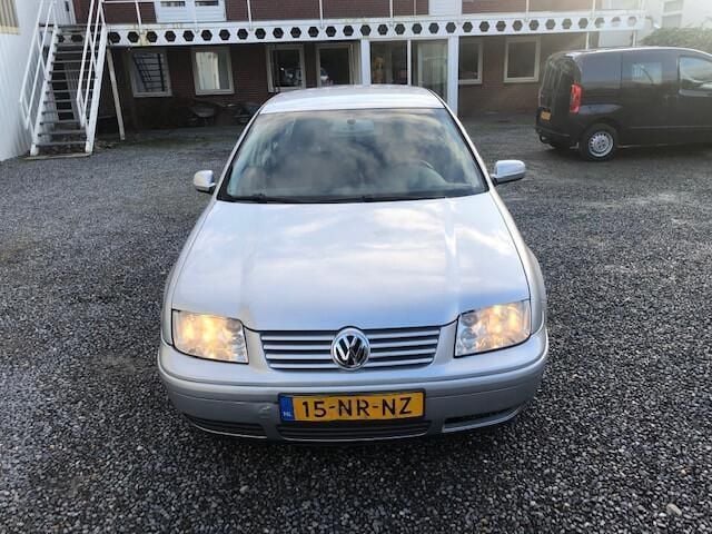 Occasion VW Bora 105 PK (77 kW) 2004 Grijs Sedan