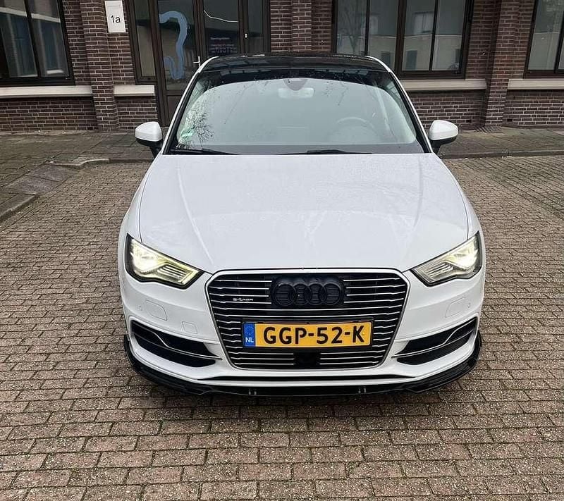 Wit Gebruikt 2015 Audi A3 Sportback e-tron Hatchback | € 16.850 (Eerlijke prijs) - Afbeelding 1/4