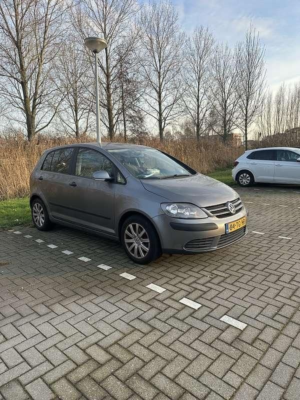 Grijs Gebruikt 2006 VW Golf Plus Comfortline MPV | € 2.000 (Duur) - Afbeelding 1/4