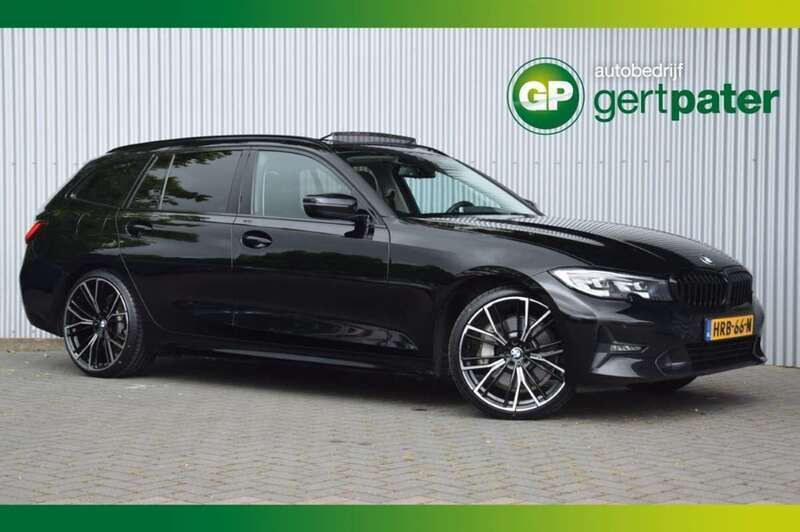 Zwart Gebruikt 2020 BMW 330e Shadowline Stationwagen | € 30.900 (Eerlijke prijs) - Afbeelding 1/4