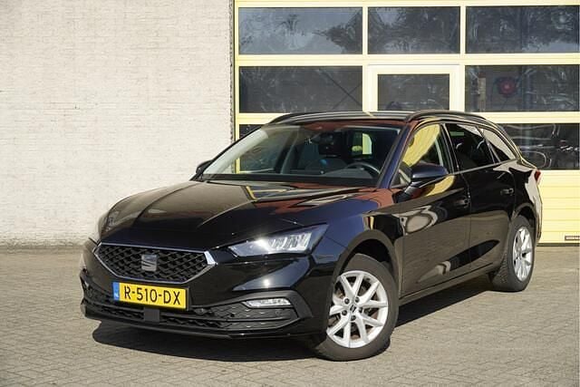 Zwart Gebruikt 2022 Seat Leon Business Stationwagen | € 17.950 (Super prijs) - Afbeelding 1/4