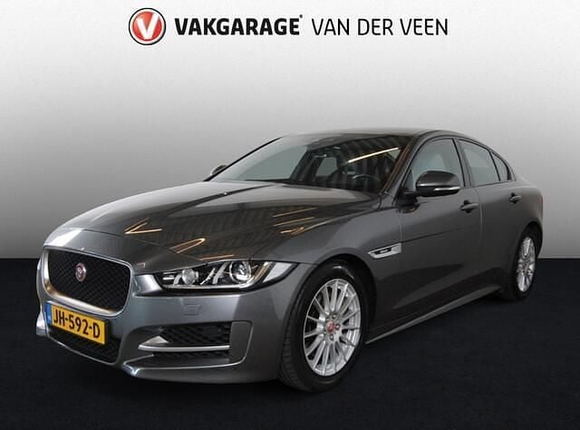 Grijs Gebruikt 2016 Jaguar XE Portfolio Sedan | € 12.445 (Iets duurder) - Afbeelding 1/4
