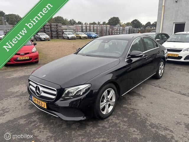 Zwart Gebruikt 2017 Mercedes E220 Sedan | € 9.400 - Afbeelding 1/4