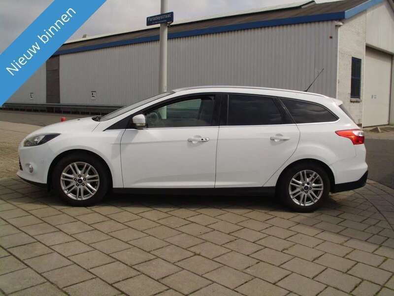 Wit, metallic lak Gebruikt 2013 Ford Focus Stationwagen | € 6.249 (Iets duurder) - Afbeelding 1/4