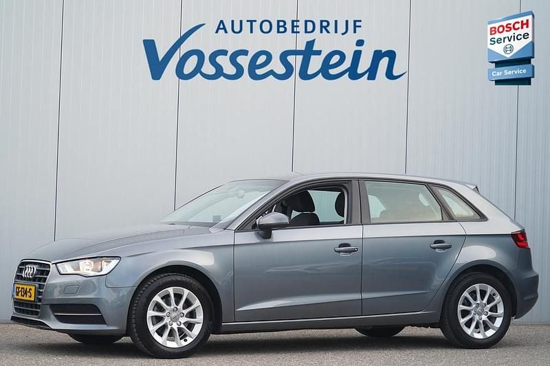 Grijs Gebruikt 2015 Audi A3 Sportback Attraction Hatchback | € 12.900 (Eerlijke prijs) - Afbeelding 1/4