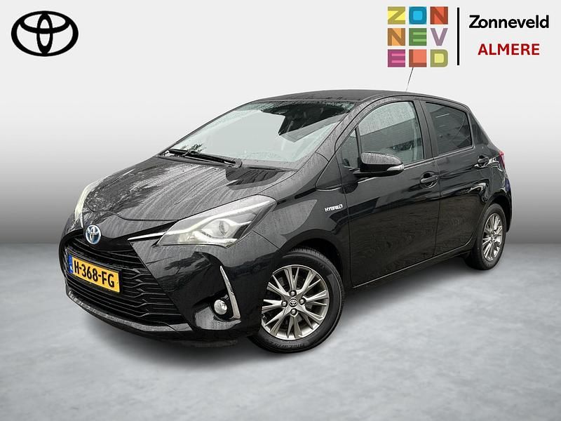 Zwart Gebruikt 2020 Toyota Yaris Hybrid Hatchback | € 18.499 (Eerlijke prijs) - Afbeelding 1/4