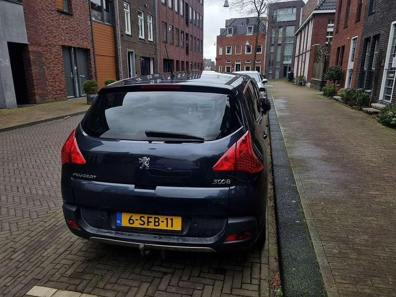 Blauw Gebruikt 2013 Peugeot 3008 Style MPV | € 4.000 (Iets duurder) - Afbeelding 1/4