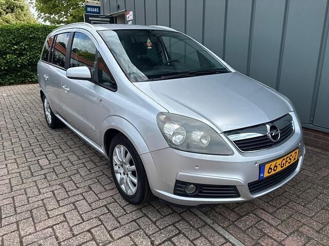 Grijs Gebruikt 2008 Opel Zafira MPV | € 2.450 (Eerlijke prijs) - Afbeelding 1/4