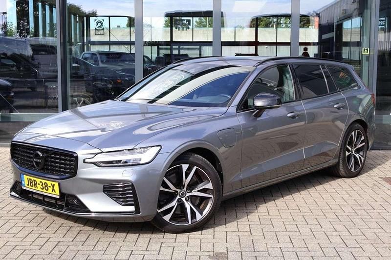 Grijs Gebruikt 2021 Volvo V60 R-Design Stationwagen | € 29.950 (Goede deal) - Afbeelding 1/4