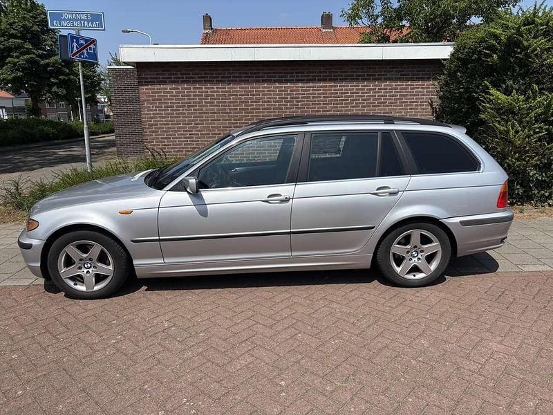 Grijs Gebruikt 2002 BMW 320 Executive Stationwagen | € 2.150 (Goede deal) - Afbeelding 1/4
