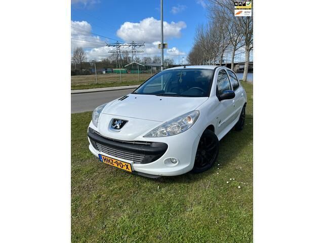 Wit Gebruikt 2012 Peugeot 206+ Sport Hatchback | € 3.250 (Eerlijke prijs) - Afbeelding 1/4