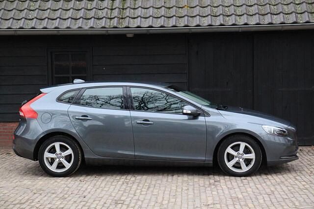 Occasion Volvo V40 Kinetic 114 PK (83 kW) 2014 Grijs (metallic) Hatchback