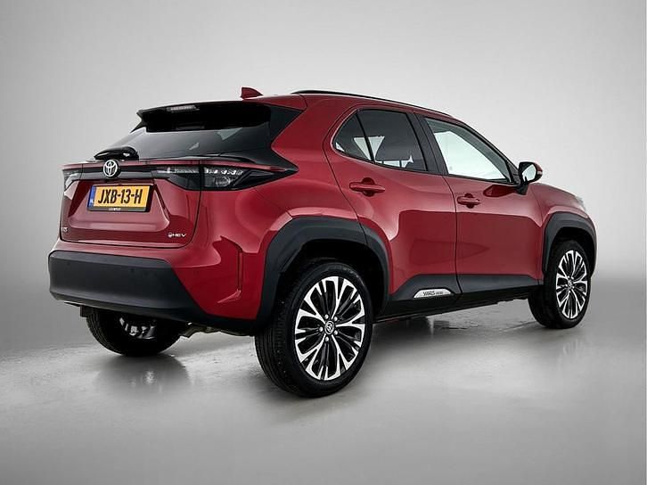 Occasion Toyota Yaris Executive 131 PK (96 kW) 2025 Rood metallic Hatchback