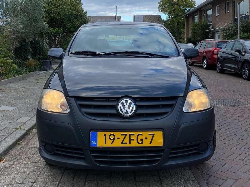 Grijs Gebruikt 2005 VW Fox Trendline Hatchback | € 1.250 (Eerlijke prijs) - Afbeelding 1/4