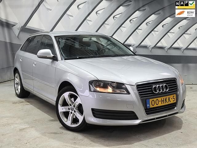 Grijs Gebruikt 2009 Audi A3 Sportback Attraction Hatchback | € 3.899 (Goede deal) - Afbeelding 1/4
