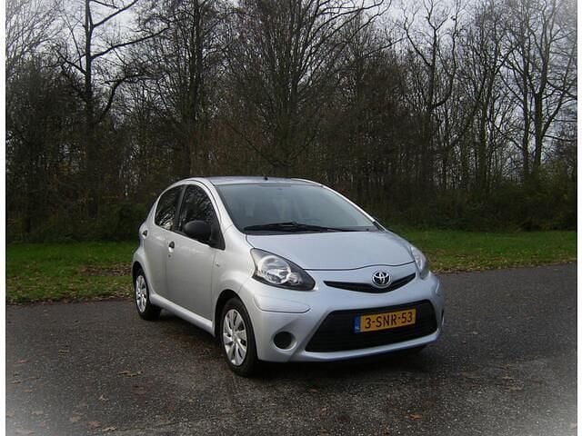 Occasion Toyota Aygo 68 PK (50 kW) 2013 Grijs (metallic) Hatchback
