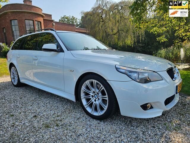 Wit Gebruikt 2009 BMW 520 M Sport Stationwagen | € 11.500 - Afbeelding 1/4