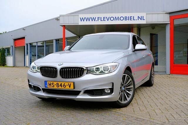 Grijs Gebruikt 2016 BMW 320 Executive Hatchback | € 18.750 (Eerlijke prijs) - Afbeelding 1/3