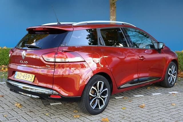 Occasion Renault Clio GrandTour Zen 90 PK (66 kW) 2017 Rood Stationwagen