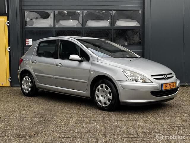 Grijs Gebruikt 2005 Peugeot 307 Premium Hatchback | € 2.999 (Eerlijke prijs) - Afbeelding 1/4