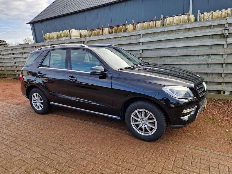 Zwart Gebruikt 2013 Mercedes ML350 SUV | € 18.950 (Goede deal) - Afbeelding 1/4