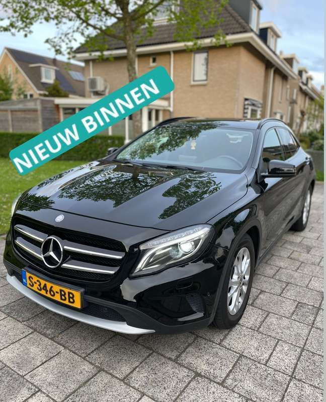 Zwart Gebruikt 2016 Mercedes GLA200 SUV | € 17.800 (Goede deal) - Afbeelding 1/4