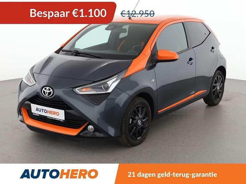 Grijs Gebruikt 2020 Toyota Aygo Hatchback | € 12.049 (Eerlijke prijs) - Afbeelding 1/3