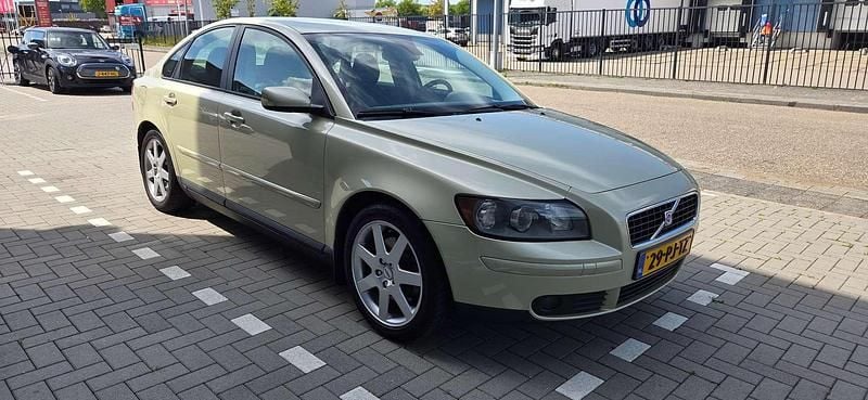 Groen Gebruikt 2004 Volvo S40 Momentum Sedan | € 4.250 (Iets duurder) - Afbeelding 1/4