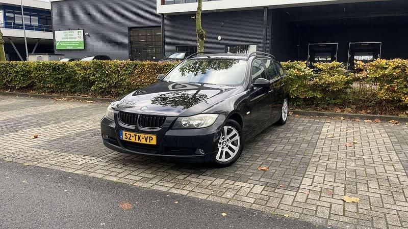 Zwart Gebruikt 2006 BMW 318 Stationwagen | € 3.500 (Eerlijke prijs) - Afbeelding 1/4