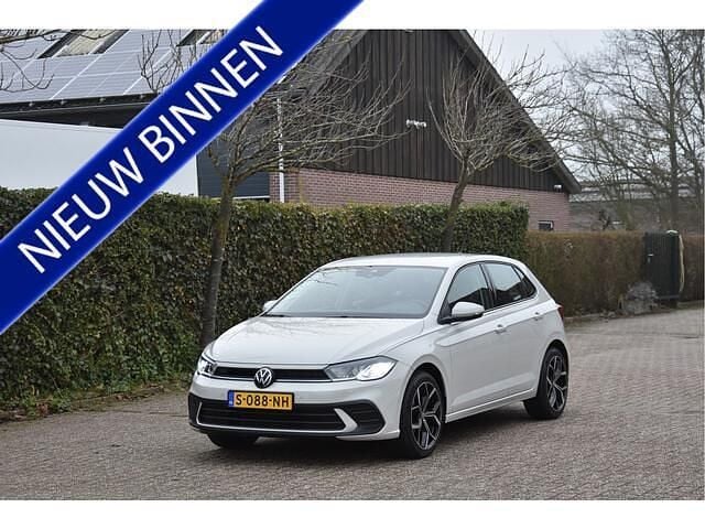 Grijs Occasion 2023 VW Polo Hatchback | € 17.250 (Goede deal) - Afbeelding 1/2