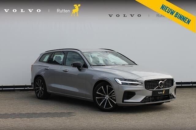 Grijs Nieuw 2025 Volvo V60 Plus Stationwagen | € 46.840 (Eerlijke prijs) - Afbeelding 1/4