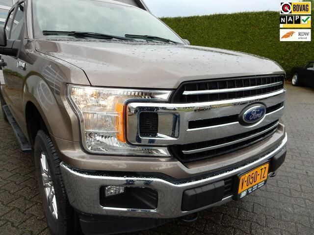 Grijs Gebruikt 2019 Ford F-150 XLT Pickup | € 34.950 - Afbeelding 1/4