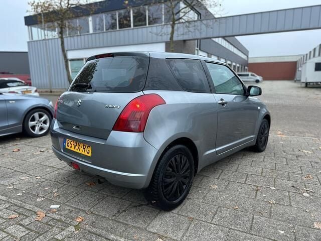 Occasion Suzuki Swift Exclusive 92 PK (67 kW) 2005 Grijs Hatchback
