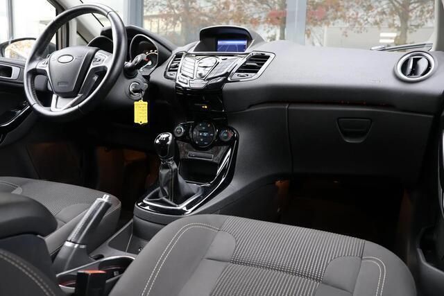 Occasion Ford Fiesta Titanium 101 PK (74 kW) 2016 Grijs Hatchback