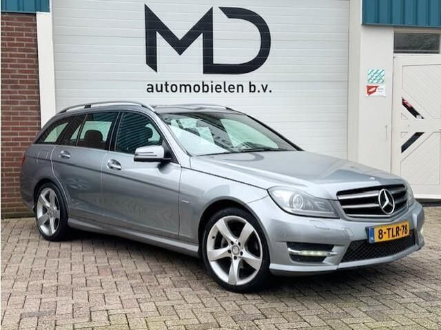 Grijs, metallic lak Gebruikt 2014 Mercedes C180 Avantgarde Edition Stationwagen | € 13.999 (Goede deal) - Afbeelding 1/4