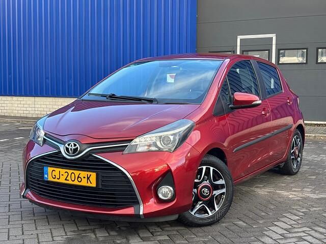 Rood Gebruikt 2015 Toyota Yaris Hatchback | € 8.695 (Eerlijke prijs) - Afbeelding 1/4