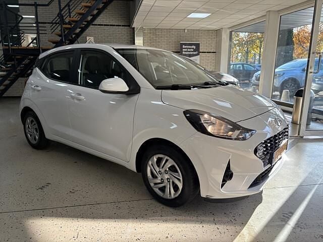 Wit Gebruikt 2022 Hyundai i10 Hatchback | € 9.750 (Eerlijke prijs) - Afbeelding 1/4