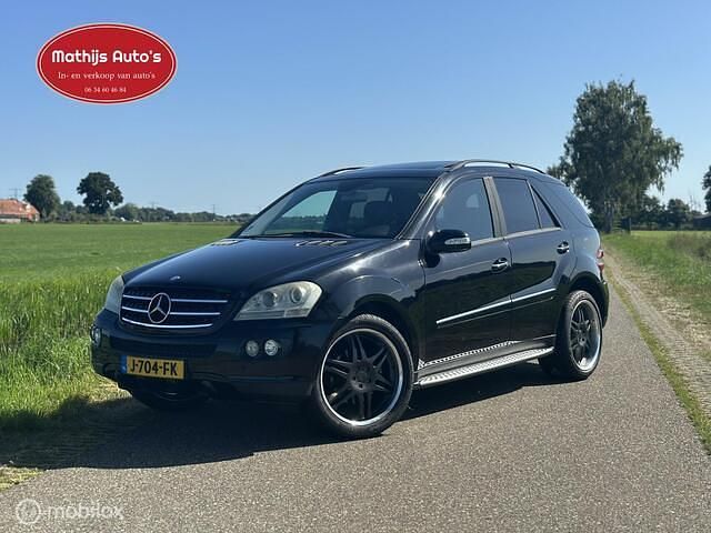 Zwart Gebruikt 2005 Mercedes 350 SUV | € 12.950 (Duur) - Afbeelding 1/4