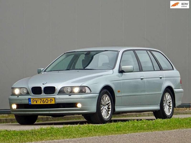 Zilver Occasion 2001 BMW 525 Lifestyle Stationwagen | € 2.440 - Afbeelding 1/4