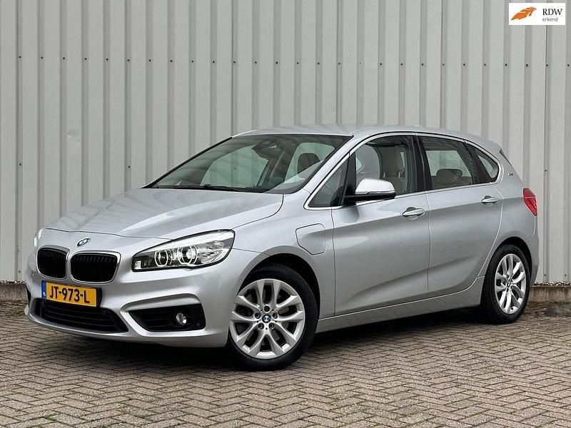 Grijs (metallic) Gebruikt 2016 BMW 225 Active Tourer Executive MPV | € 13.445 (Super prijs) - Afbeelding 1/4