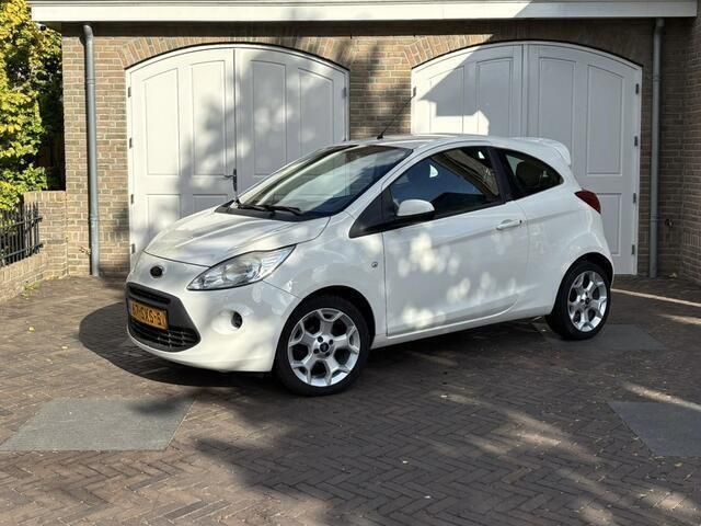 Wit Gebruikt 2012 Ford Ka Cool & Sound Edition Hatchback | € 3.499 (Eerlijke prijs) - Afbeelding 1/4