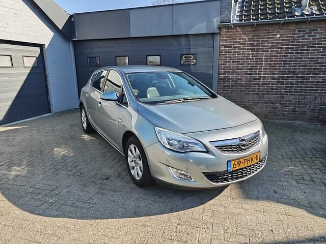 Occasion Opel Astra Cosmo 140 PK (102 kW) 2011 Grijs Hatchback