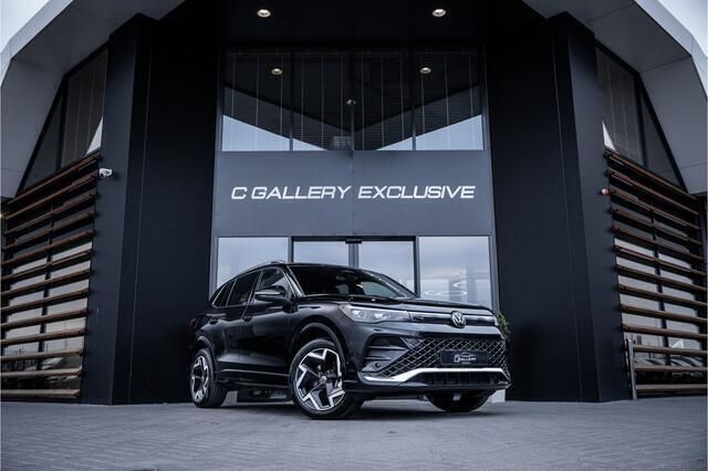 Zwart Gebruikt 2024 VW Tiguan R-line Edition SUV | € 49.995 (Eerlijke prijs) - Afbeelding 1/4