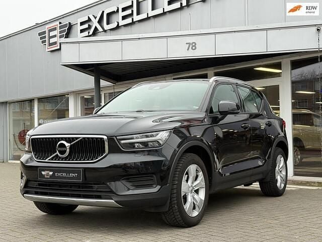 Zwart (metallic) Gebruikt 2021 Volvo XC40 Momentum SUV | € 27.950 (Super prijs) - Afbeelding 1/4