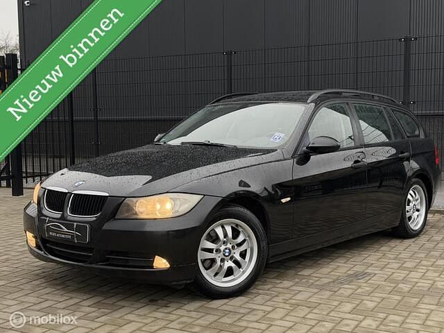 Zwart Occasion 2006 BMW 320 Stationwagen | € 3.999 (Eerlijke prijs) - Afbeelding 1/4