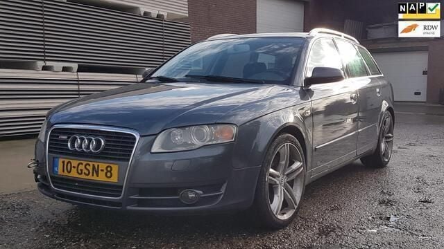Grijs Occasion 2005 Audi A4 Stationwagen | € 1.995 (Eerlijke prijs) - Afbeelding 1/4