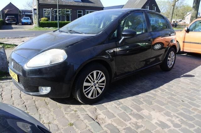 Zwart Gebruikt 2006 Fiat Grande Punto Emotion Hatchback | € 995 (Goede deal) - Afbeelding 1/4