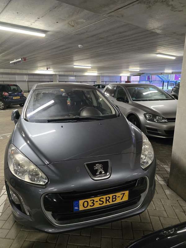 Grijs Gebruikt 2011 Peugeot 308 Allure MPV | € 3.250 (Eerlijke prijs) - Afbeelding 1/3