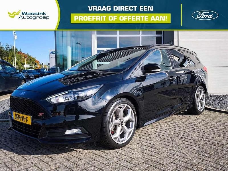 Zwart Gebruikt 2017 Ford Focus Performance Edition Stationwagen | € 20.940 (Iets duurder) - Afbeelding 1/4