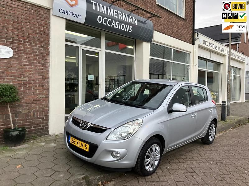Grijs Gebruikt 2012 Hyundai i20 Hatchback | € 3.450 (Eerlijke prijs) - Afbeelding 1/4
